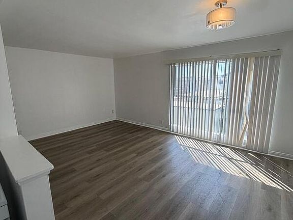 2nd image of 1822 W Sumac Ln APT 6
