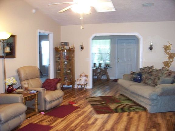 3rd image of 420 SE Rosewood Cir