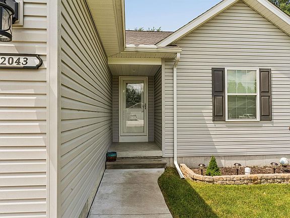 2nd image of 2043 Edward Ln E