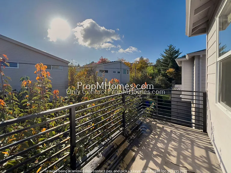 7726 SE Washington St — Photo 16