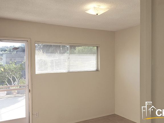 5th image of 658 Stevens Ave