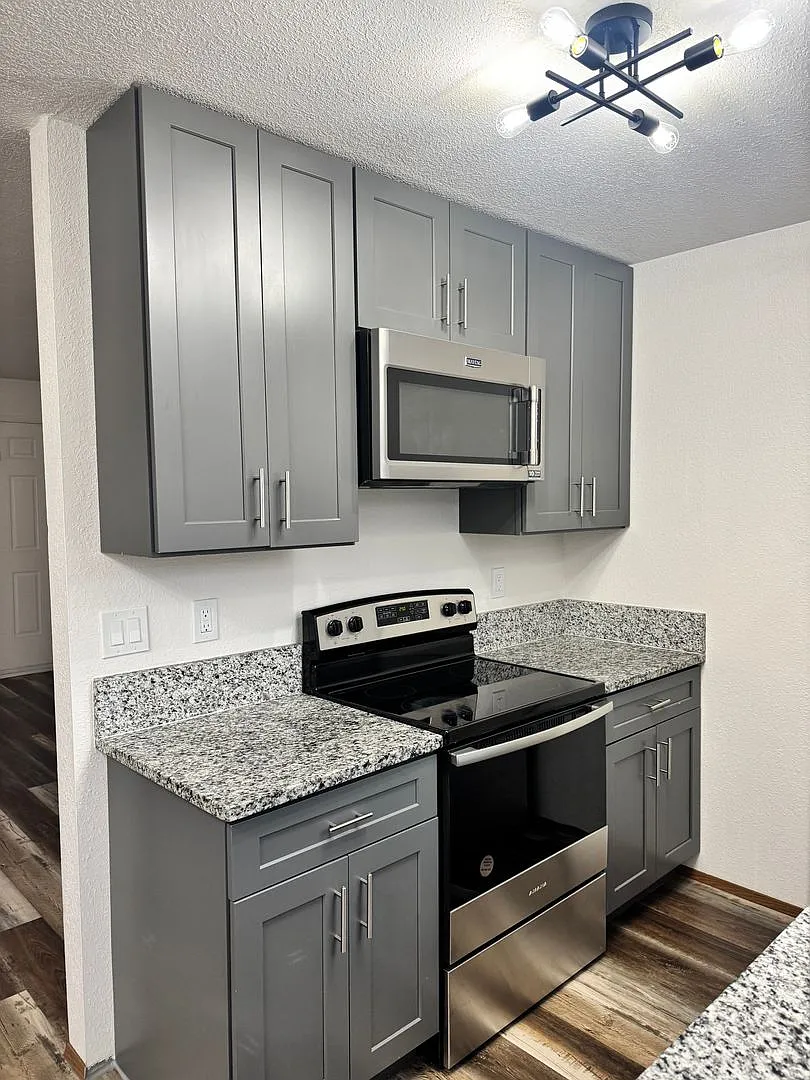 2109 N Walnut (LO) — Photo 1