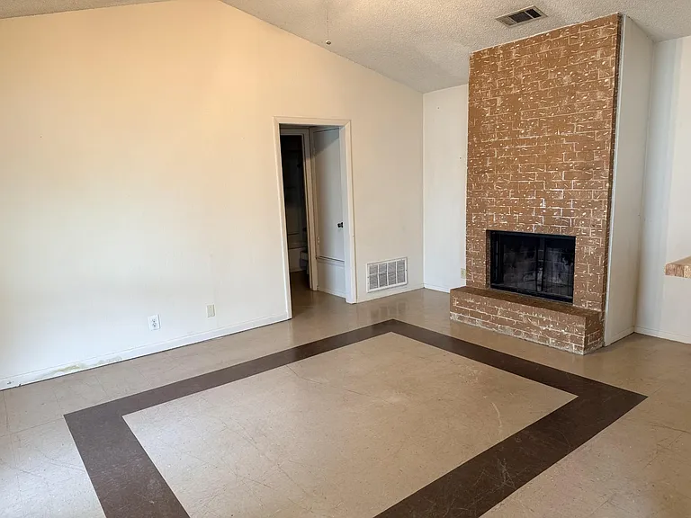 817 Lloyd Ln #A — Photo 3