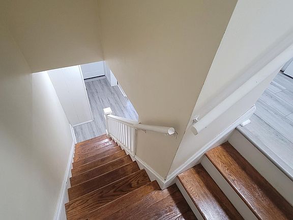 3rd image of 211 Nassau Pl