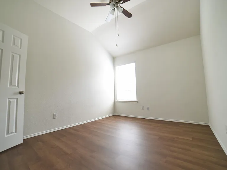 208 Meadow Lark Ln — Photo 5