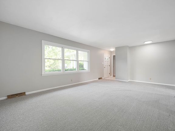 5th image of 839 N Bauman St