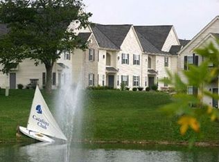 100 Catalina Ln, Pataskala, OH 43062