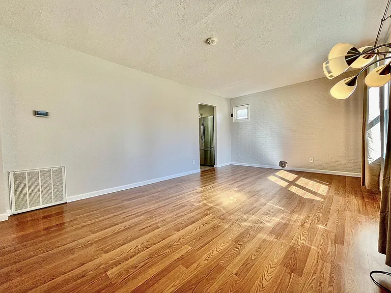 642 Lindemann Dr — Photo 12