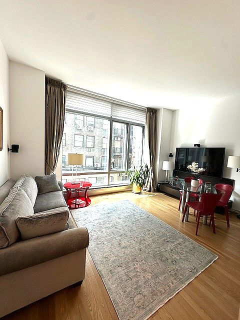 1st image of 18 W 48th St APT 16D