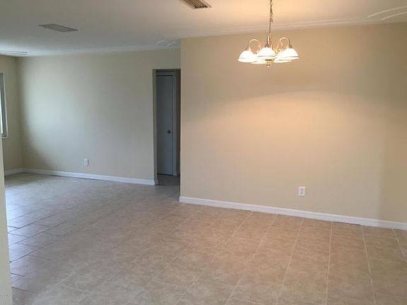 4th image of 275 Eyre Ave