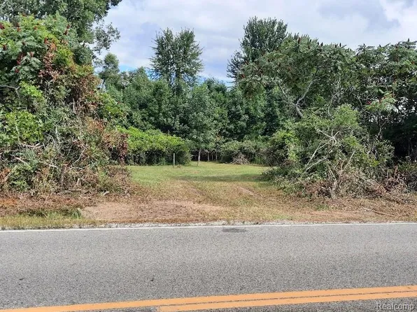 (undisclosed Address), Fowlerville, MI 48836