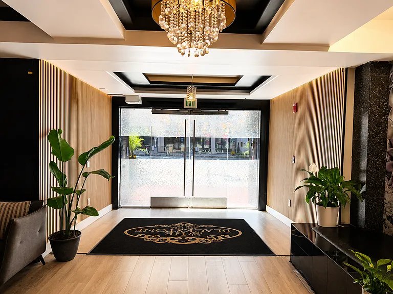 The Blackstone on 9th and Broadway — Photo 39