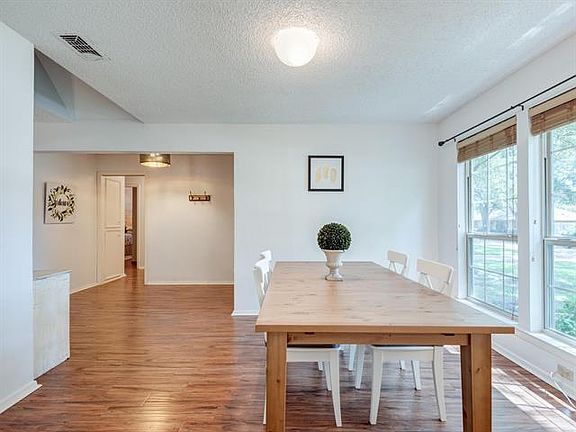 5th image of 2438 Kingsbridge Dr