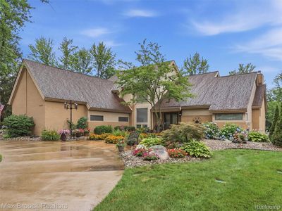 55618 Lordona Ln, Shelby Township, MI, 48315