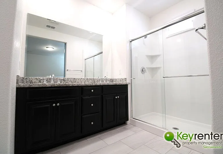 1061 Chapelhill Ln — Photo 19