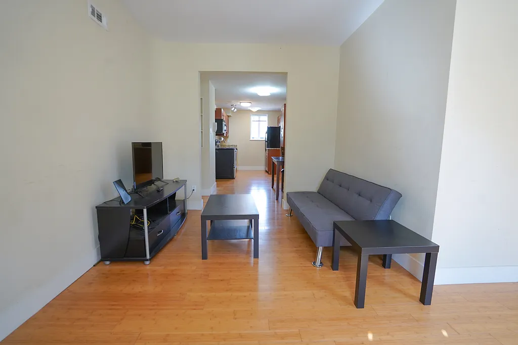 2 bed, 700 sqft, $1,795 — Photo 2