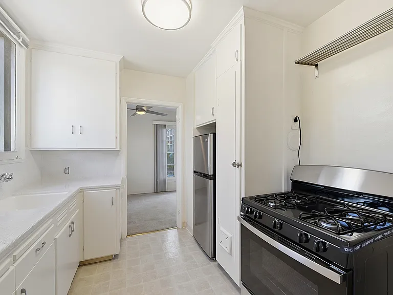 855 Main St #6 — Photo 8