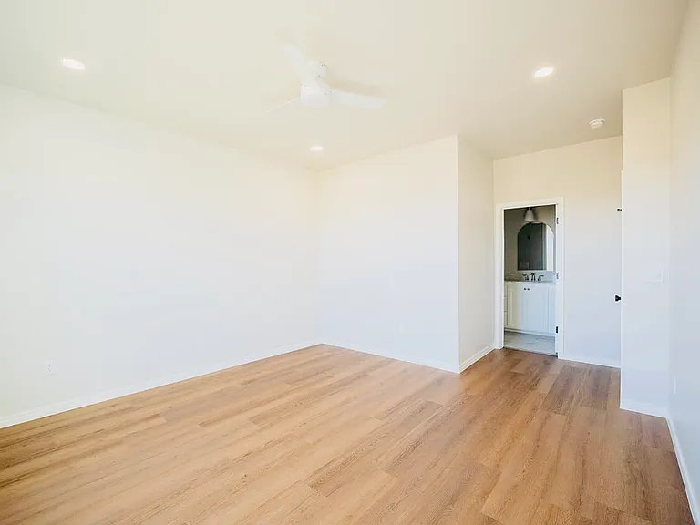 19001 Sierra Madre Dr — Photo 3