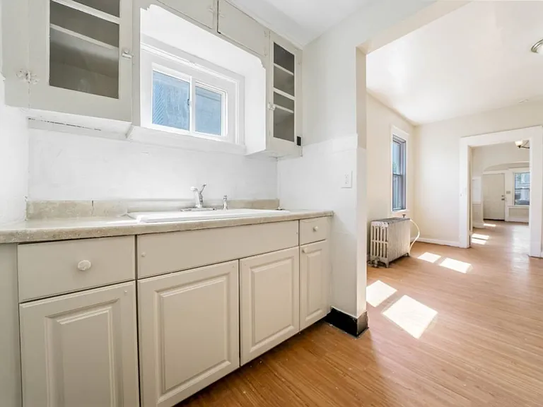 3402 Roehl Ave — Photo 8