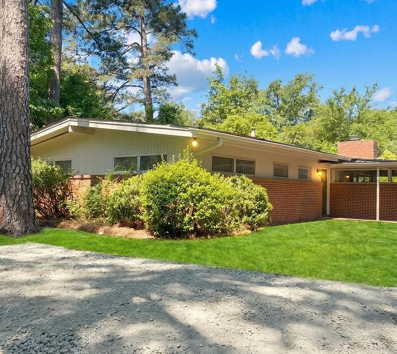 1st image of 271 Lakeside Dr