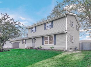 1602 Carriage Dr, Valparaiso, IN 46383