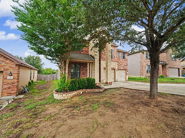 10917 Almond Crst — Photo 4
