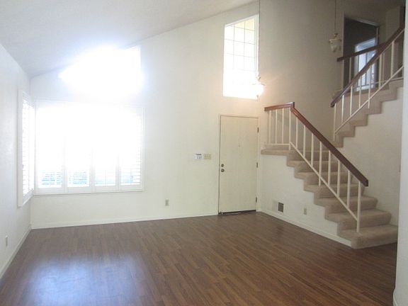 3rd image of 4548 Oakdale St