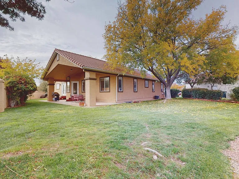 853 W Kestrel Ct — Photo 35