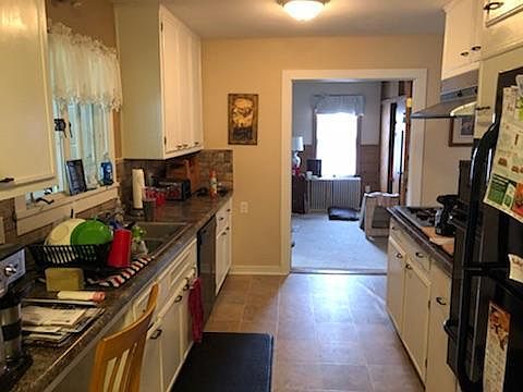 3rd image of 408 4th Ave NE