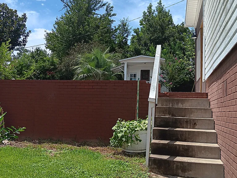 964 Morgan Ave — Photo 3