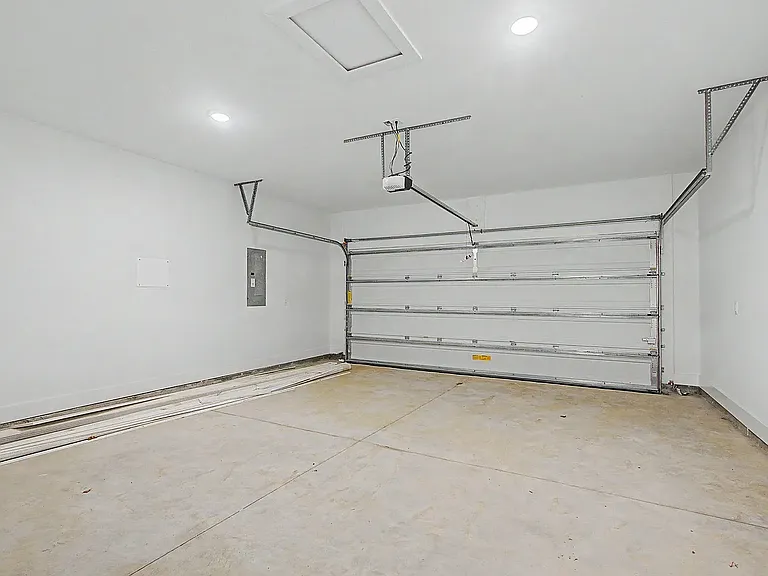 3065 Four Oaks Blvd — Photo 12