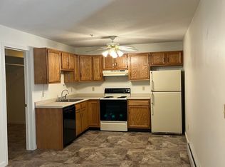 16 Kirk St APT R, Springvale, ME 04083