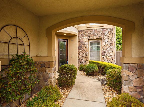 2nd image of 1732 Alicante Dr