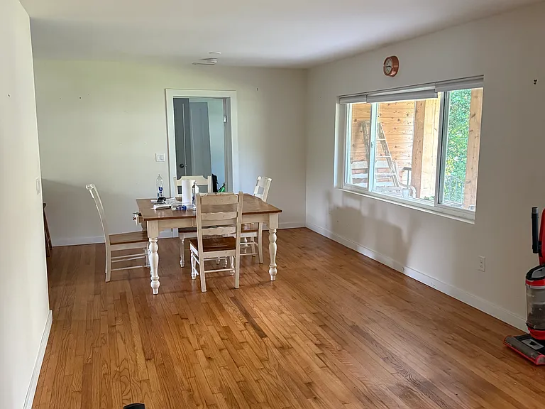 1004 Camphor Ln — Photo 5