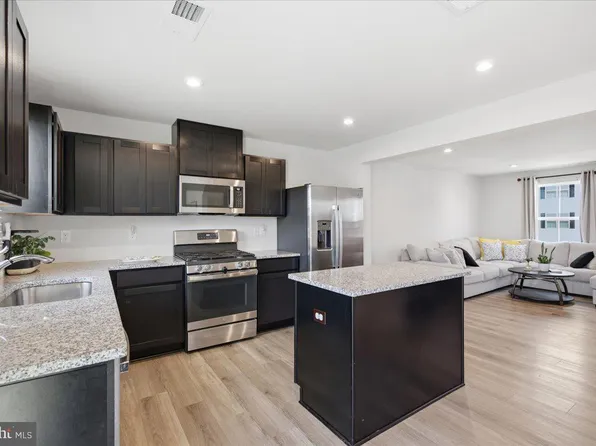 24 L Wendowski St, Beverly, NJ 08010