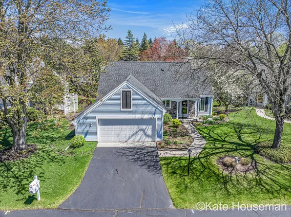 1334 Thornberry Ct W, Kentwood, MI 49546