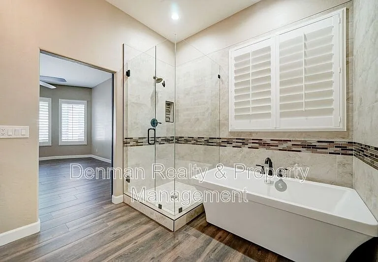 1357 N Drexel — Photo 20