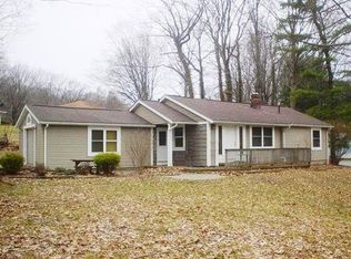1422 Valley Dr, Akron, OH