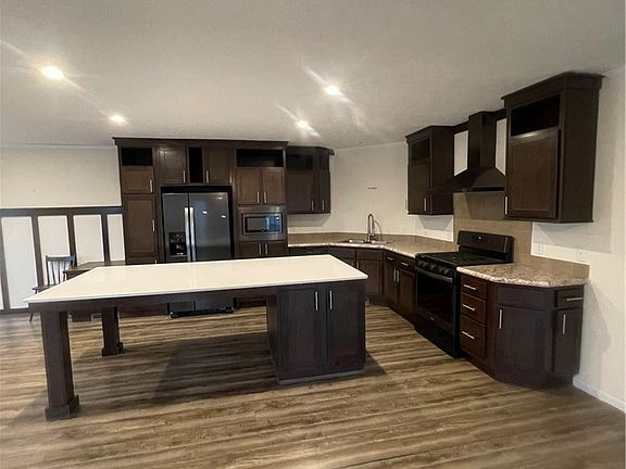 4th image of 77 A St SW