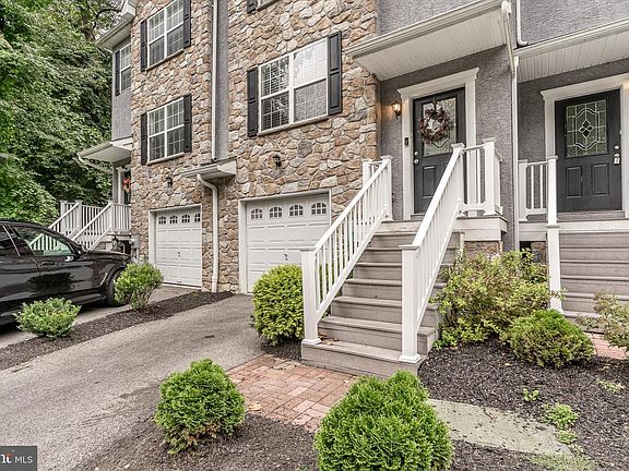 3rd image of 216 Shawmont Ave