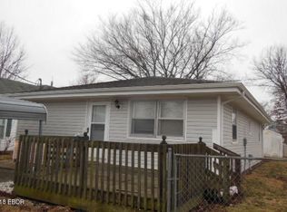 945 Vandalia Rd, Louisville, IL 62858