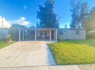 915 Hibiscus Ln, North Fort Myers, FL 33903