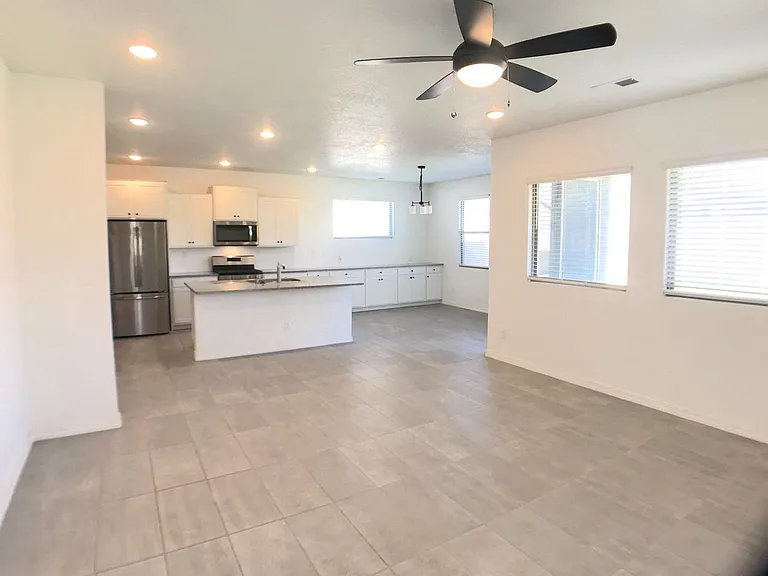 313 Wyatt Ave SW — Photo 2