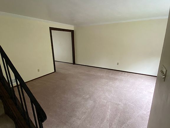 5th image of 142 Parker St