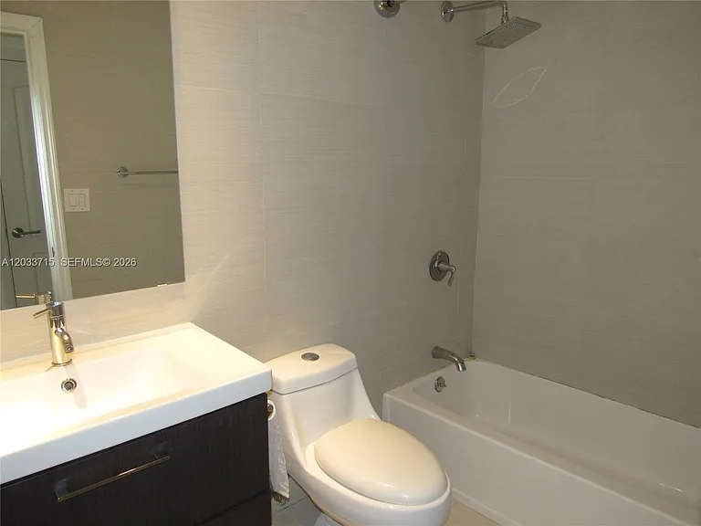 1510 SE 15th St #307 — Photo 6