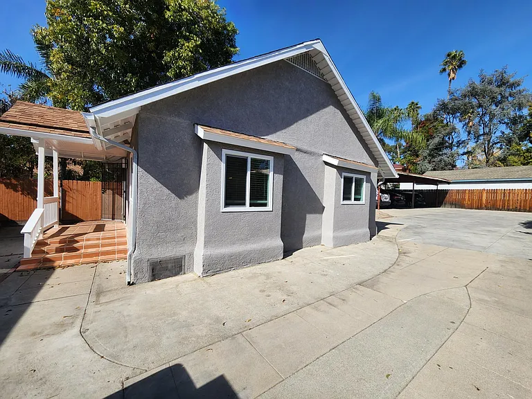 1569 Locust St — Photo 6