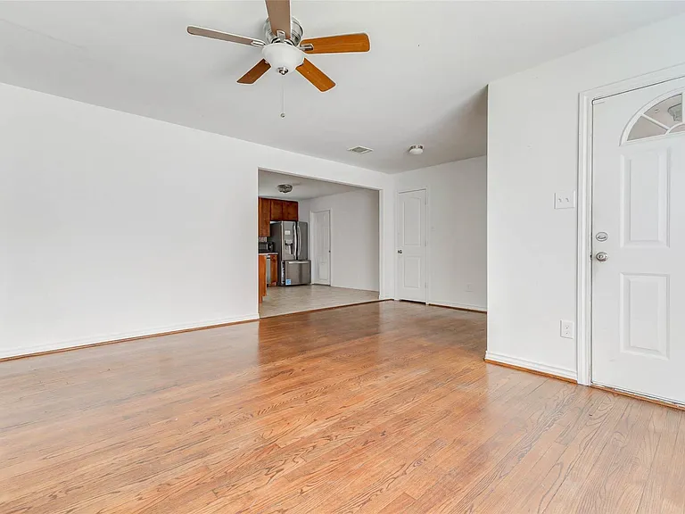 230 Bizerte St — Photo 8
