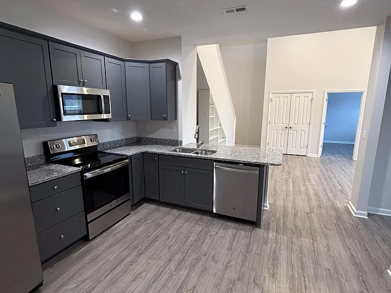 2200 Bradley Ave #202 — Photo 5
