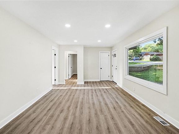 5th image of 5628 Melrose Ln