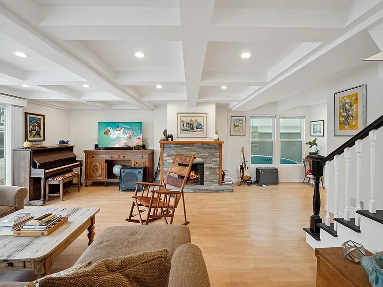 214 Walnut St — Photo 3